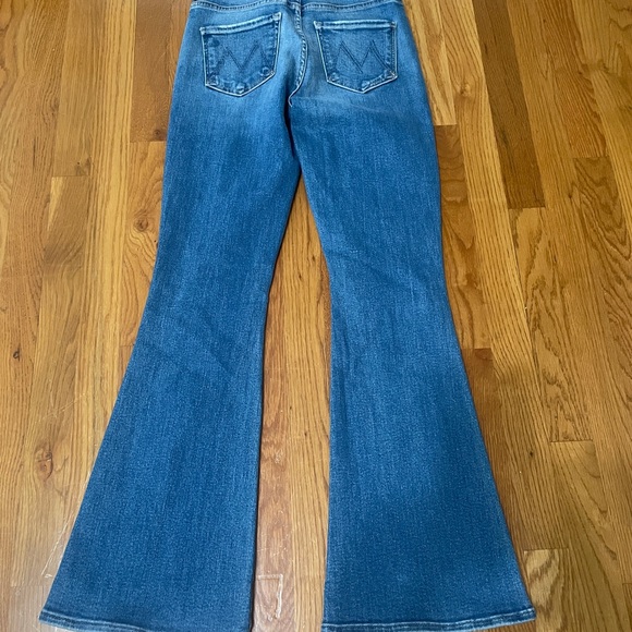 MOTHER the weekender Blue Flare Jeans in Layover Wash - Picture 3 of 11
